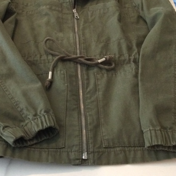 Old Navy olive green canvas barn jacket, size XS. - Picture 4 of 6